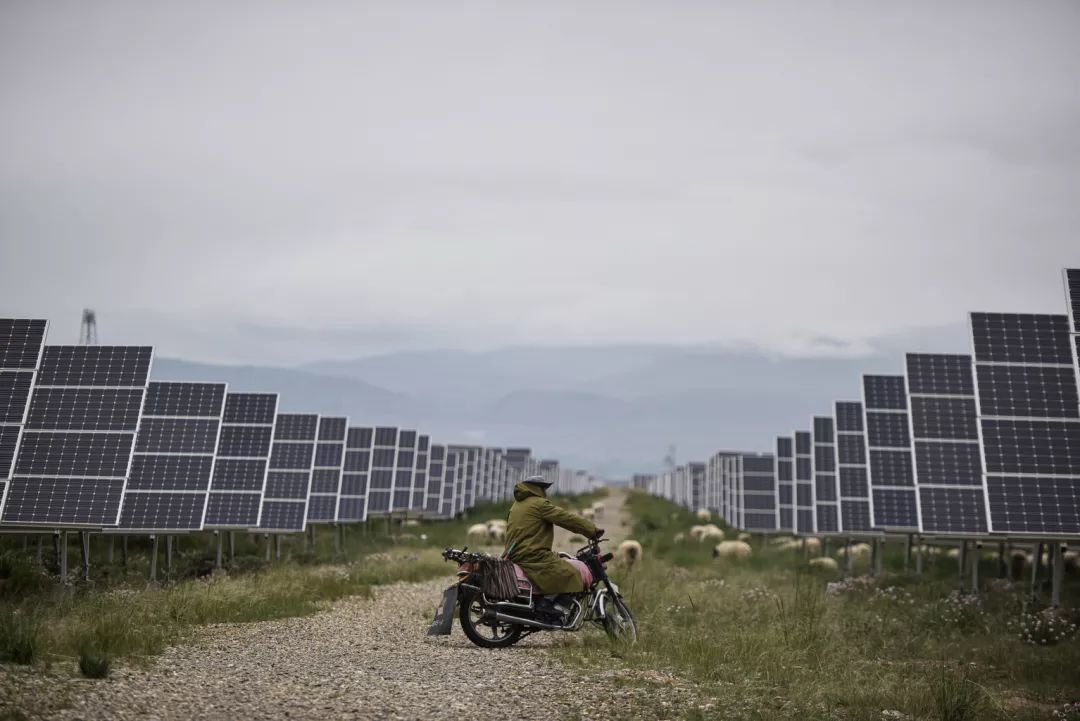 光伏技術可以將太陽輻射直接轉換為清潔的電能，成為了人們研究的熱點以及產業布局的重點